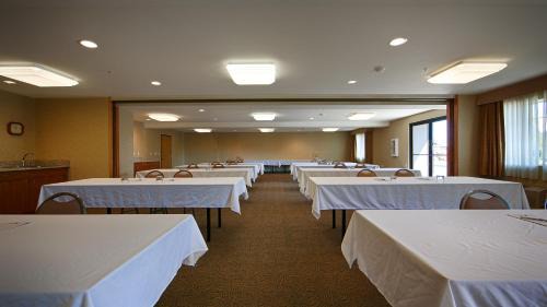 St. Helens Hotel | Best Western Oak Meadows Inn