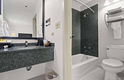 Westmont Hotel | Best Western Oakbrook Inn
