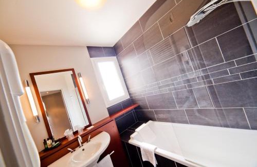 Perignat-les-Sarlieve Hotel | Best Western Plus Hôtel Gergovie