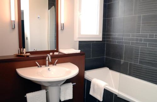 Perignat-les-Sarlieve Hotel | Best Western Plus Hôtel Gergovie