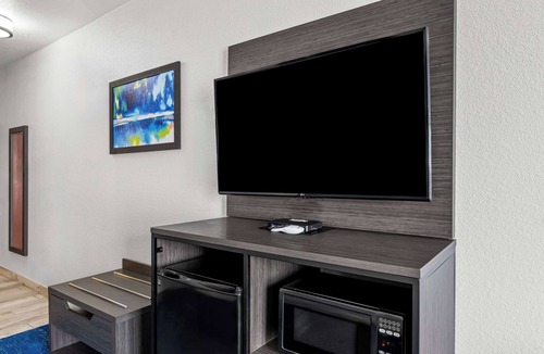 Big Spring Hotel | Best Western Palace Inn & Suites