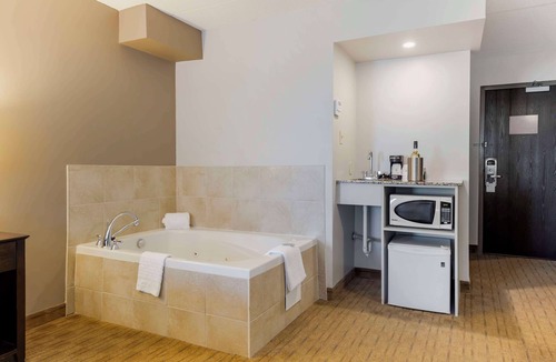 Pembroke Hotel | Best Western Pembroke Inn & Conference Centre