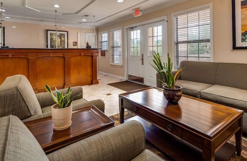 Atlanta Hotel | Best Western Pineywoods Inn