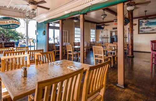 Historic Lahaina Front Street Hotel | Best Western Pioneer Inn