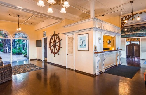 Historic Lahaina Front Street Hotel | Best Western Pioneer Inn