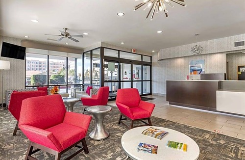 Bentonville Hotel | Best Western Plus Castlerock Inn & Suites