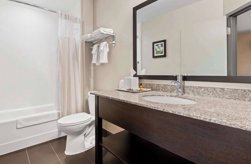 Centre Wellington Hotel | Best Western Plus Fergus Hotel