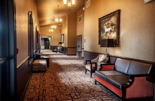 Stillwater Hotel | Best Western Plus Cimarron Hotel & Suites