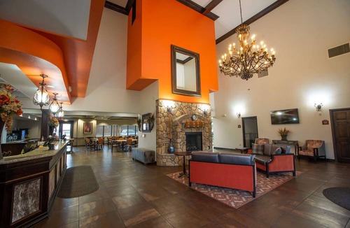 Stillwater Hotel | Best Western Plus Cimarron Hotel & Suites