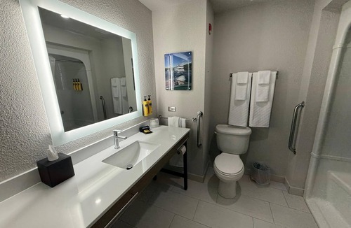 Gananoque Hotel | Best Western Plus 1000 Islands Hotel & Suites