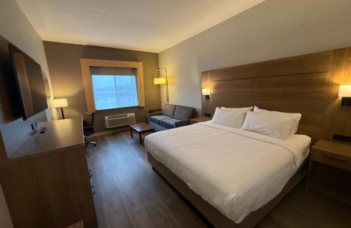 Gananoque Hotel | Best Western Plus 1000 Islands Hotel & Suites- Newly Renovated