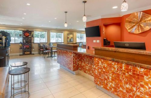 Newhall Hotel | Best Western Plus Airport Plaza