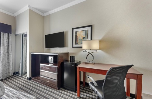 Montopolis Hotel | Best Western Plus Austin Airport Inn & Suites