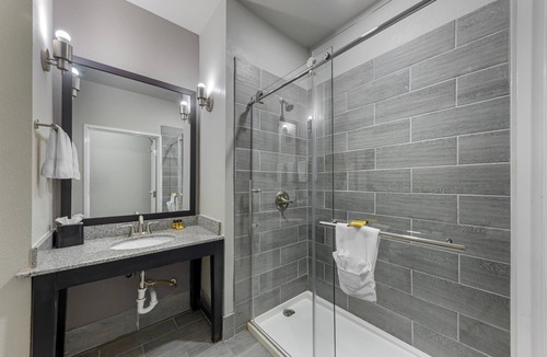 Montopolis Hotel | Best Western Plus Austin Airport Inn & Suites