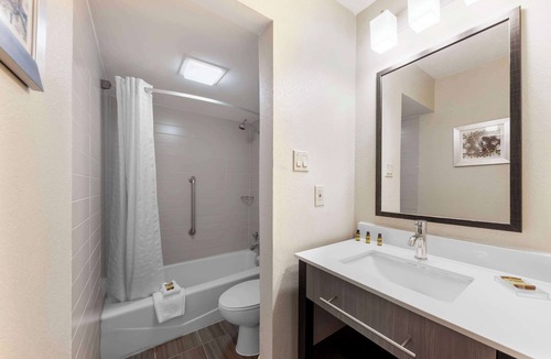 North Loop Hotel | Best Western Plus Austin Central