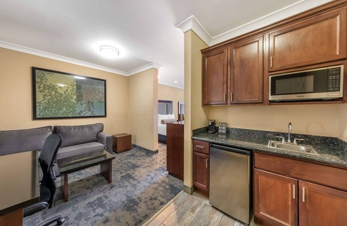 Delthorne Hotel | Best Western Plus Avita Suites