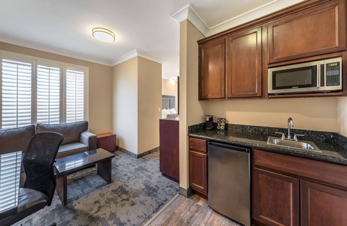 Delthorne Hotel | Best Western Plus Avita Suites