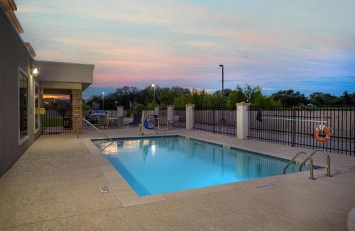 Bay City Hotel | Best Western Plus Bay City Inn & Suites