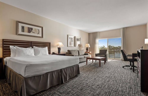 East Peralta Hotel | Best Western Plus Bayside Hotel