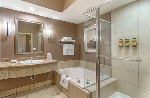 East Peralta Hotel | Best Western Plus Bayside Hotel