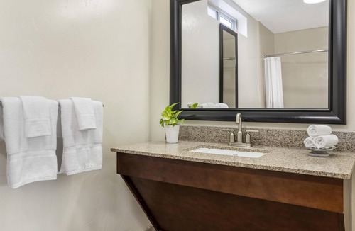 Carlsbad Village Hotel | Best Western Plus Beach View Lodge Carlsbad