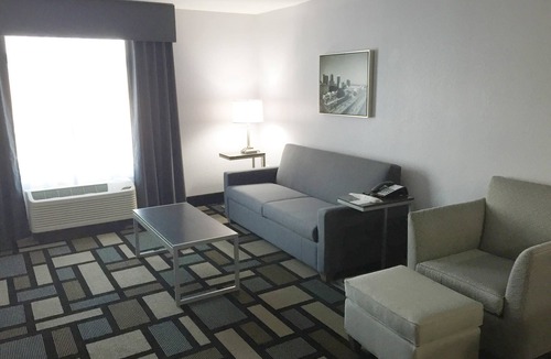Crestline Heights Hotel | Best Western Plus Birmingham Inn & Suites