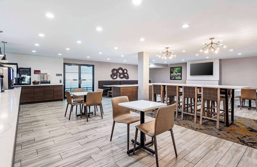 Bourbonnais Hotel | Best Western Plus Bourbonnais Hotel & Suites