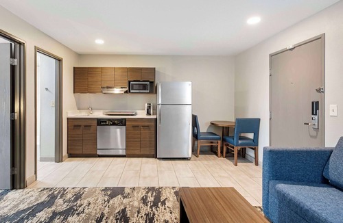 Bourbonnais Hotel | Best Western Plus Bourbonnais Hotel & Suites