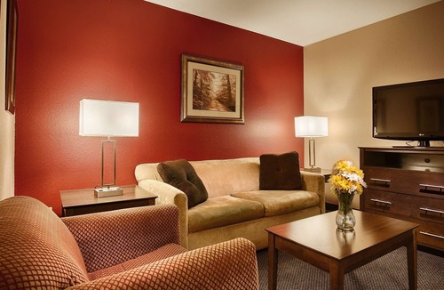 Monticello Hotel | Best Western Plus Brandywine Inn & Suites