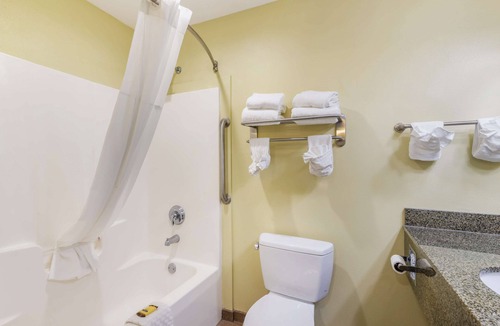 Brunswick Hotel | Best Western Plus Brunswick Inn & Suites