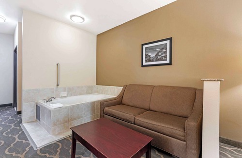 Burleson Hotel | Best Western Plus Burleson Inn & Suites