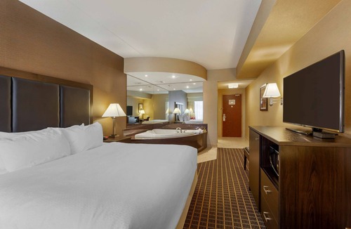 Burlington Hotel | Best Western Plus Burlington Inn & Suites