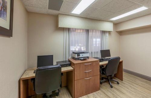Burlington Hotel | Best Western Plus Burlington Inn & Suites