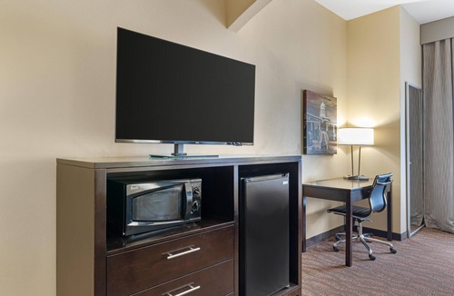 Jefferson City Hotel | Best Western Plus Capital Inn