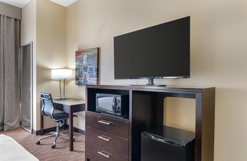 Jefferson City Hotel | Best Western Plus Capital Inn
