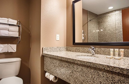 Burlington Hotel | Best Western Plus Carousel Inn & Suites