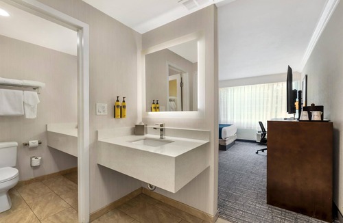 Sherman Oaks Hotel | Best Western Plus Carriage Inn