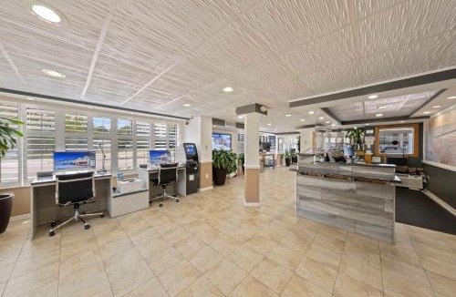 Cottage Line Hotel | Best Western Plus Chesapeake Bay-Norfolk