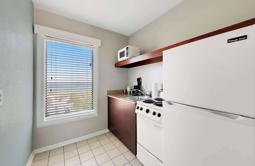 Cottage Line Hotel | Best Western Plus Chesapeake Bay-Norfolk