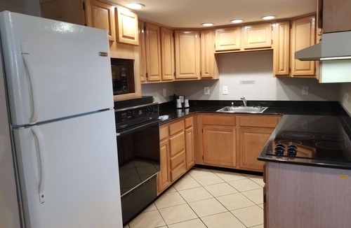 Cottage Line Hotel | Best Western Plus Chesapeake Bay-Norfolk