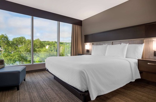 Halifax Hotel | Best Western Plus Chocolate Lake Hotel