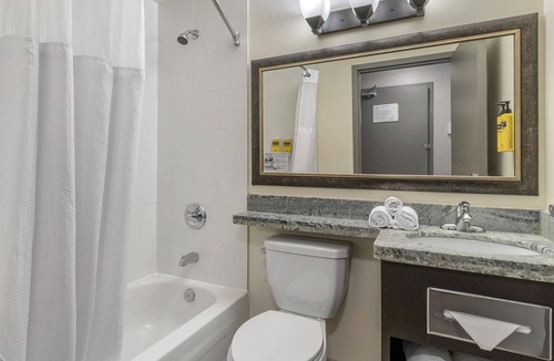 Halifax Hotel | Best Western Plus Chocolate Lake Hotel