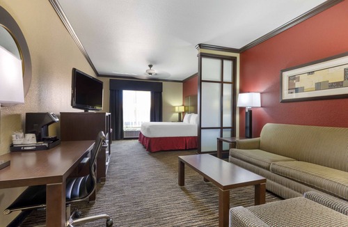 Center Hotel | Best Western Plus Classic Inn & Suites