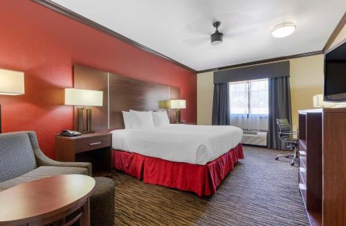 Center Hotel | Best Western Plus Classic Inn and Suites