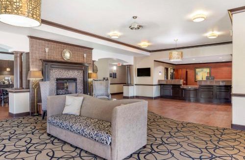 Center Hotel | Best Western Plus Classic Inn and Suites