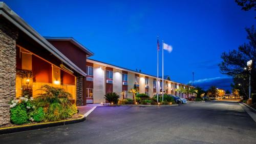 Corning Hotel | Best Western Plus Corning Inn