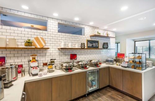 Sandy Hotel | Best Western Plus Cotton Tree Inn