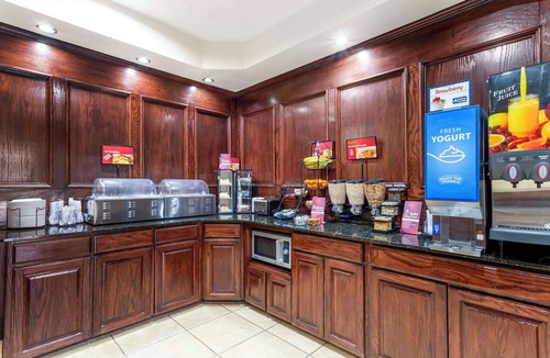 Crown Colony Hotel | Best Western Plus Crown Colony Inn & Suites