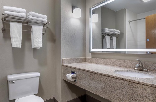 Denton Hotel | Best Western Plus Denton Inn & Suites
