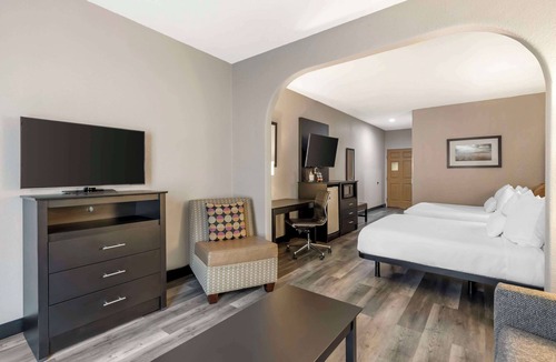 Clive Hotel | Best Western Plus Des Moines West Inn & Suites